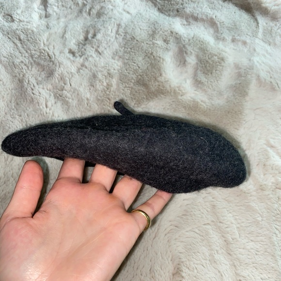 Fashion Nova David &Young Women’s Black Felt Beret - Picture 3 of 6